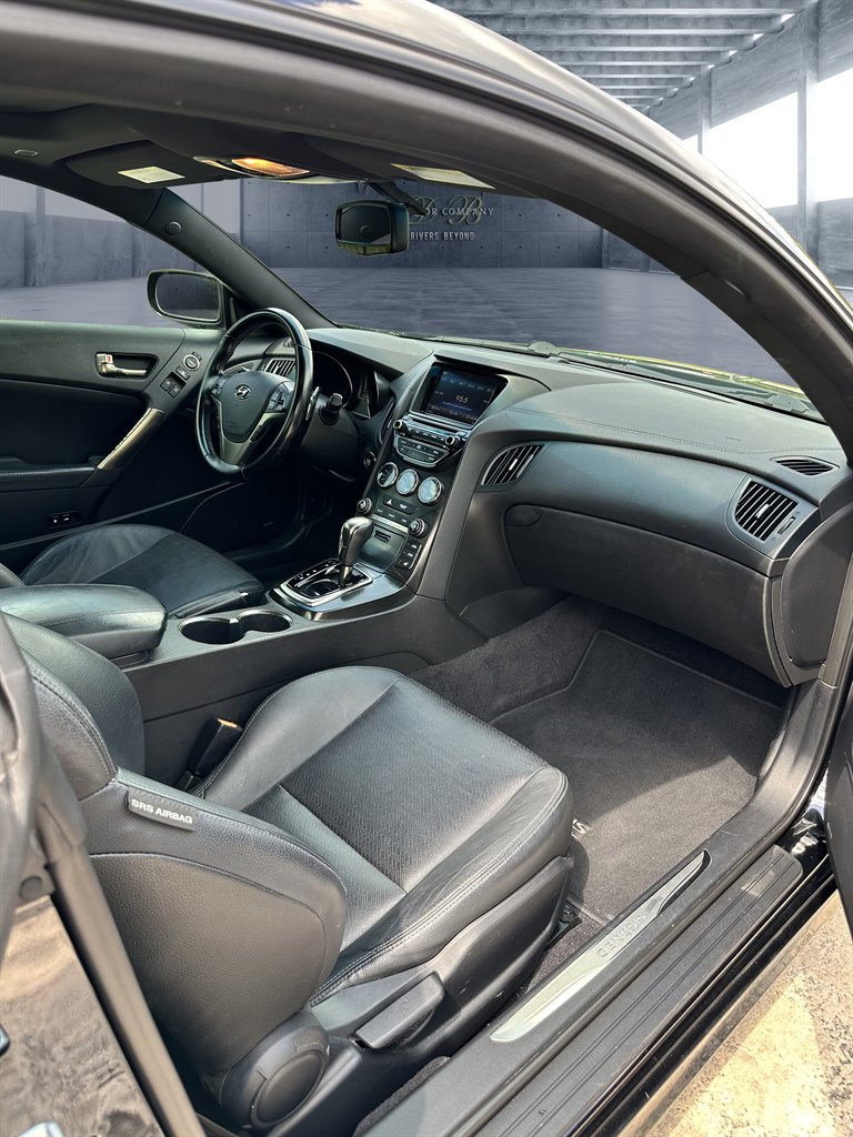 Hyundai Genesis Coupe photo 11